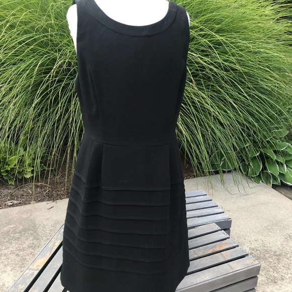 Ann Taylor Sleeveless Little Black Dress - Size 2 - Picture 2 of 5
